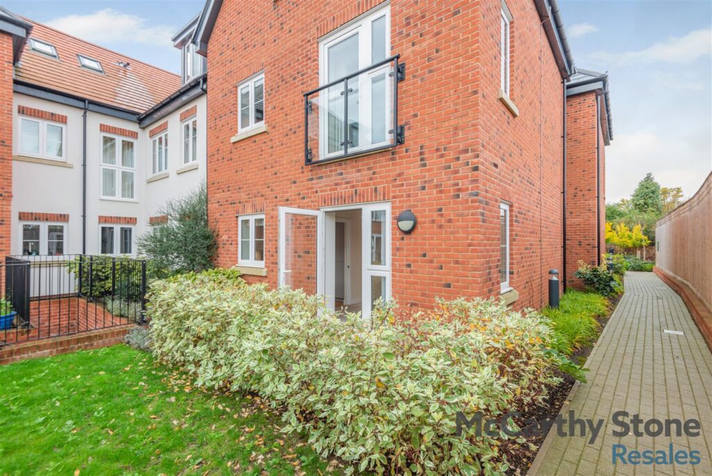 4 Samuel House, Westpole Avenue, Barnet EN4 0FP