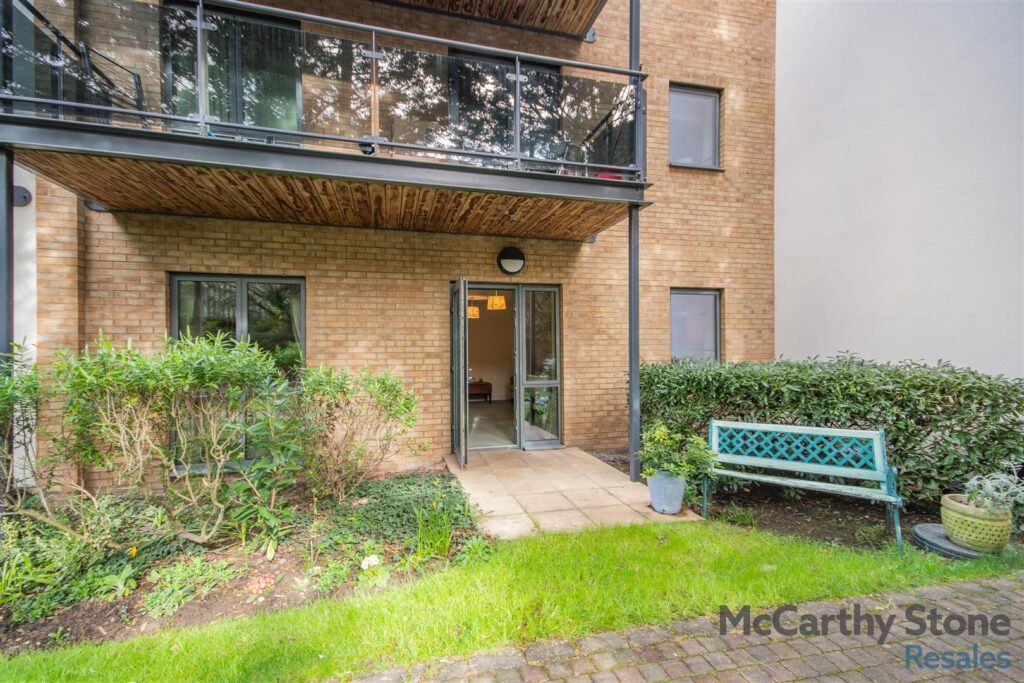 https://mccarthyandstoneresales.propertystream.co/properties/sale/uncategorized/cheltenham/jenner-court-st-georges-road-cheltenham/