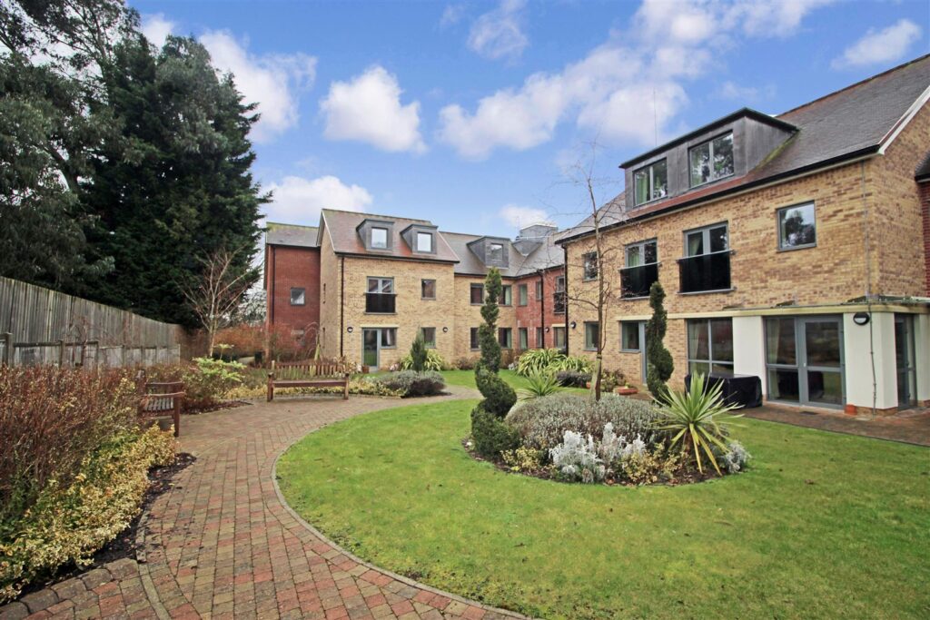 8 Westonia Court, 582-592 Wellingborough Road, Northampton