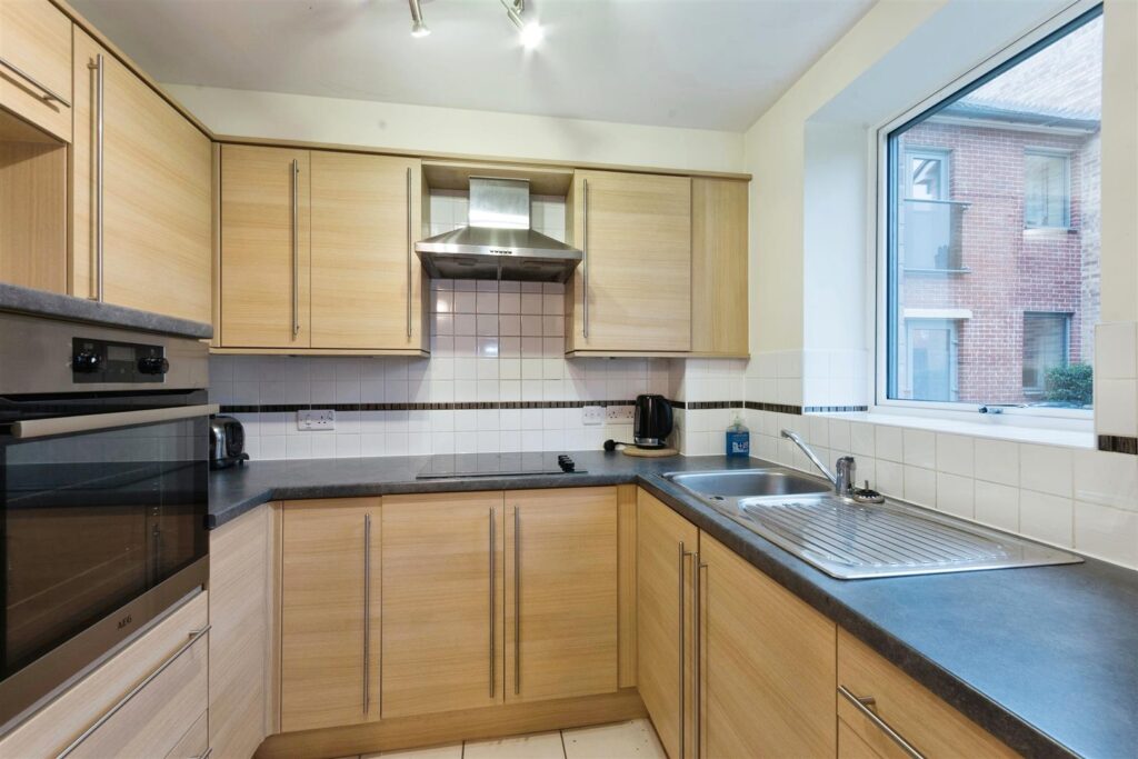 8 Westonia Court, 582-592 Wellingborough Road, Northampton