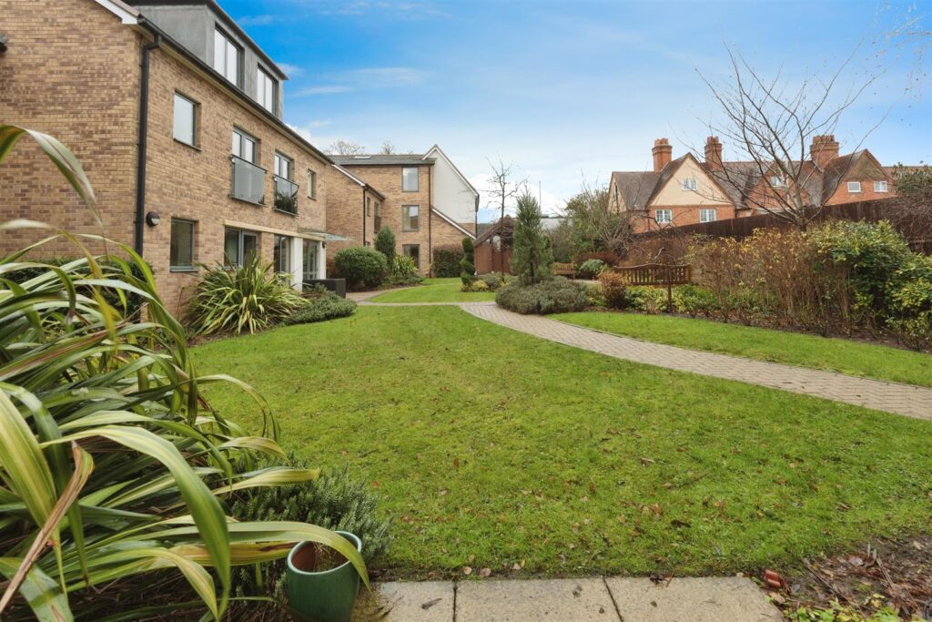 8 Westonia Court, 582-592 Wellingborough Road, Northampton