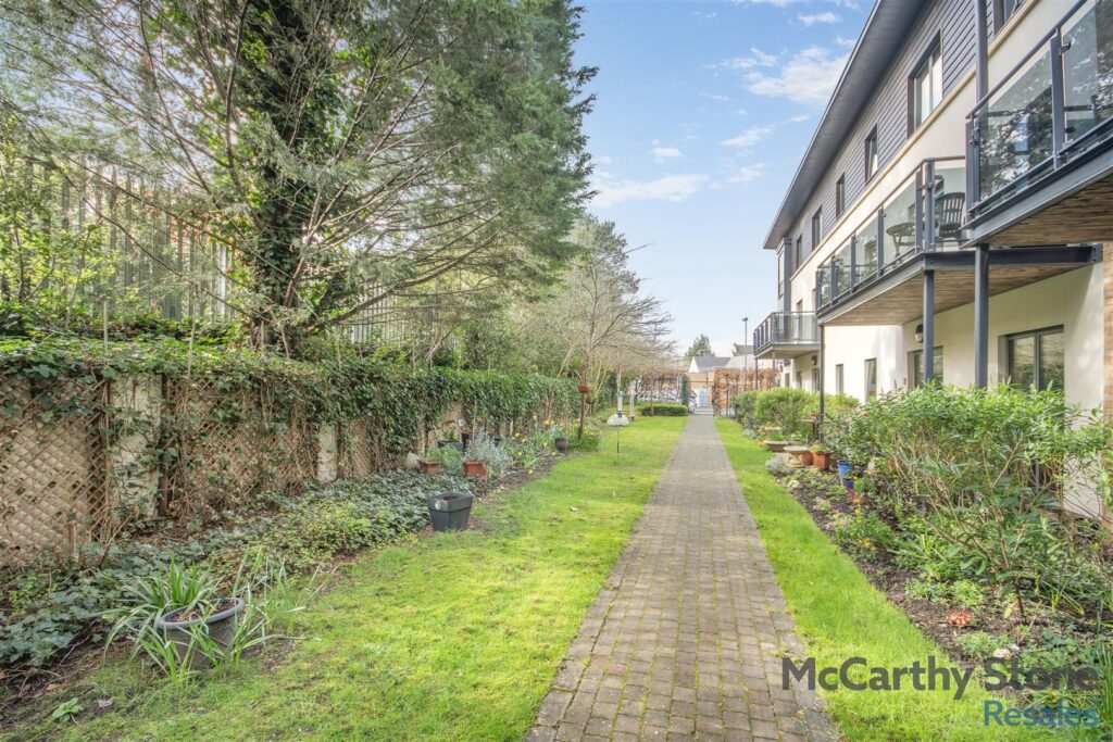 https://mccarthyandstoneresales.propertystream.co/properties/sale/uncategorized/cheltenham/jenner-court-st-georges-road-cheltenham/