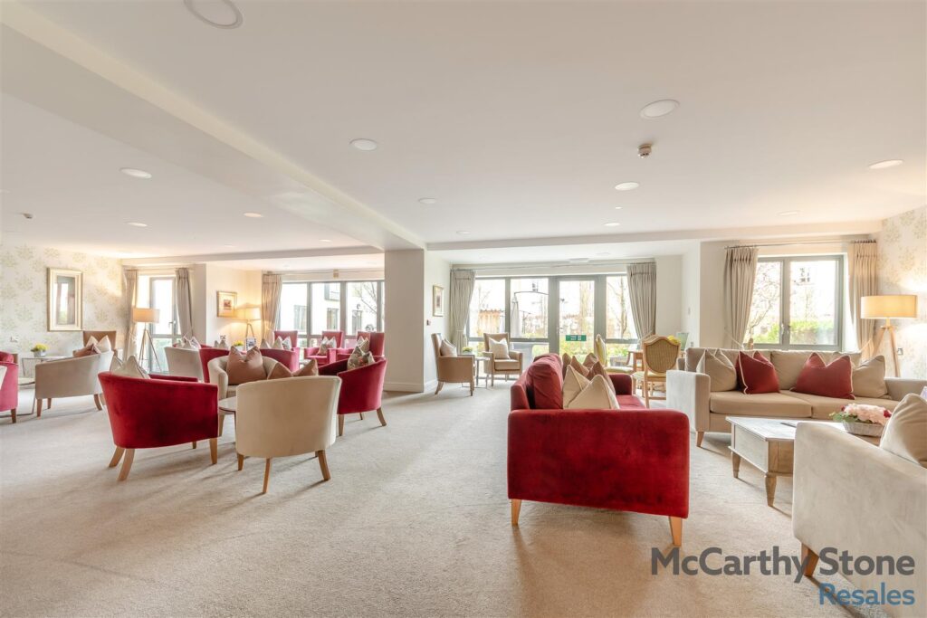 https://mccarthyandstoneresales.propertystream.co/properties/sale/uncategorized/cheltenham/jenner-court-st-georges-road-cheltenham/