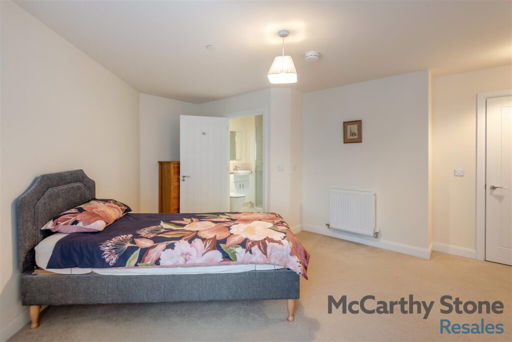 4 Samuel House, Westpole Avenue, Barnet EN4 0FP