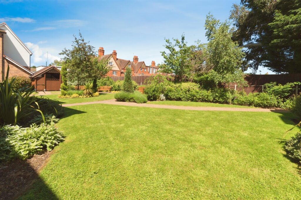 8 Westonia Court, 582-592 Wellingborough Road, Northampton