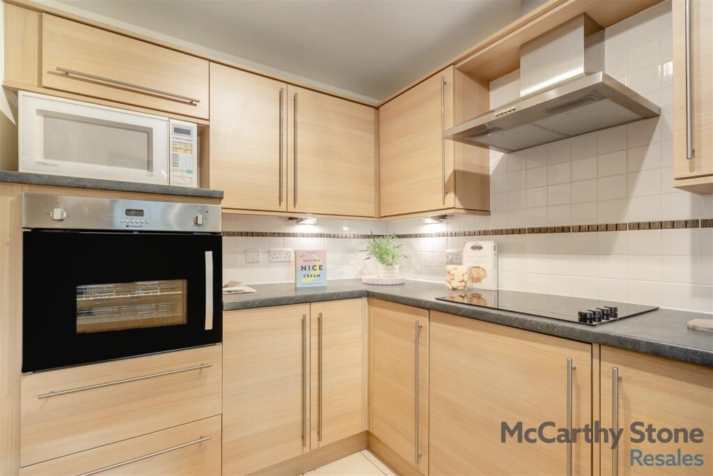 https://mccarthyandstoneresales.propertystream.co/properties/sale/uncategorized/cheltenham/jenner-court-st-georges-road-cheltenham/