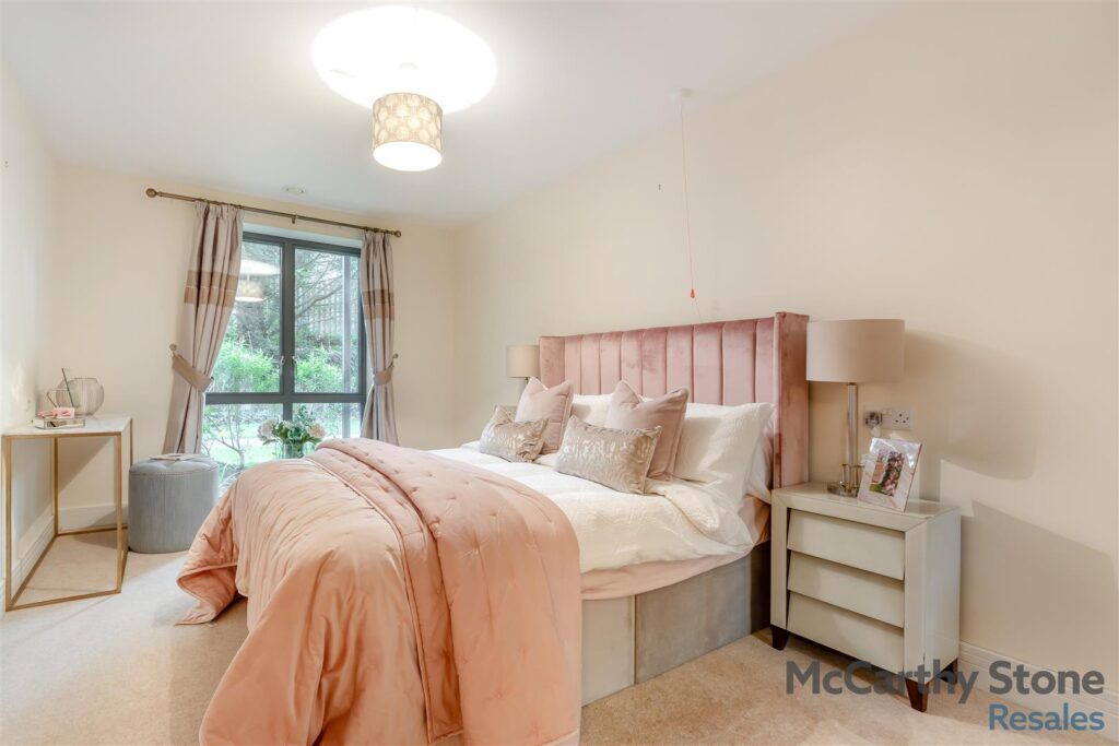 https://mccarthyandstoneresales.propertystream.co/properties/sale/uncategorized/cheltenham/jenner-court-st-georges-road-cheltenham/