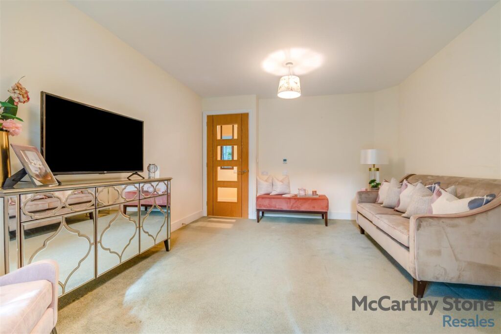https://mccarthyandstoneresales.propertystream.co/properties/sale/uncategorized/cheltenham/jenner-court-st-georges-road-cheltenham/