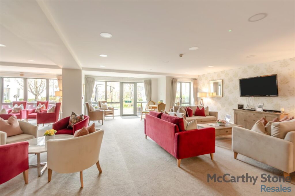 https://mccarthyandstoneresales.propertystream.co/properties/sale/uncategorized/cheltenham/jenner-court-st-georges-road-cheltenham/