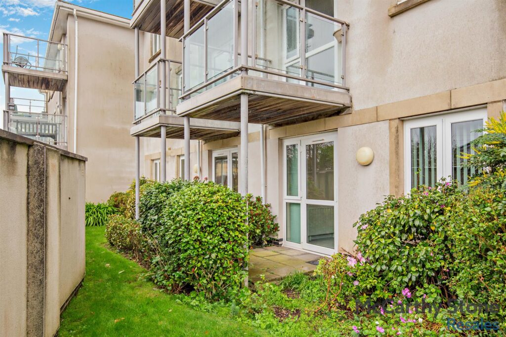 Marina Court, Mount Wise, Newquay, TR7 2FJ