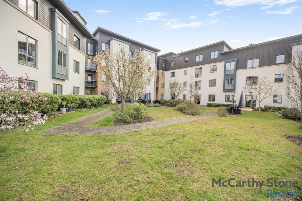 https://mccarthyandstoneresales.propertystream.co/properties/sale/uncategorized/cheltenham/jenner-court-st-georges-road-cheltenham/
