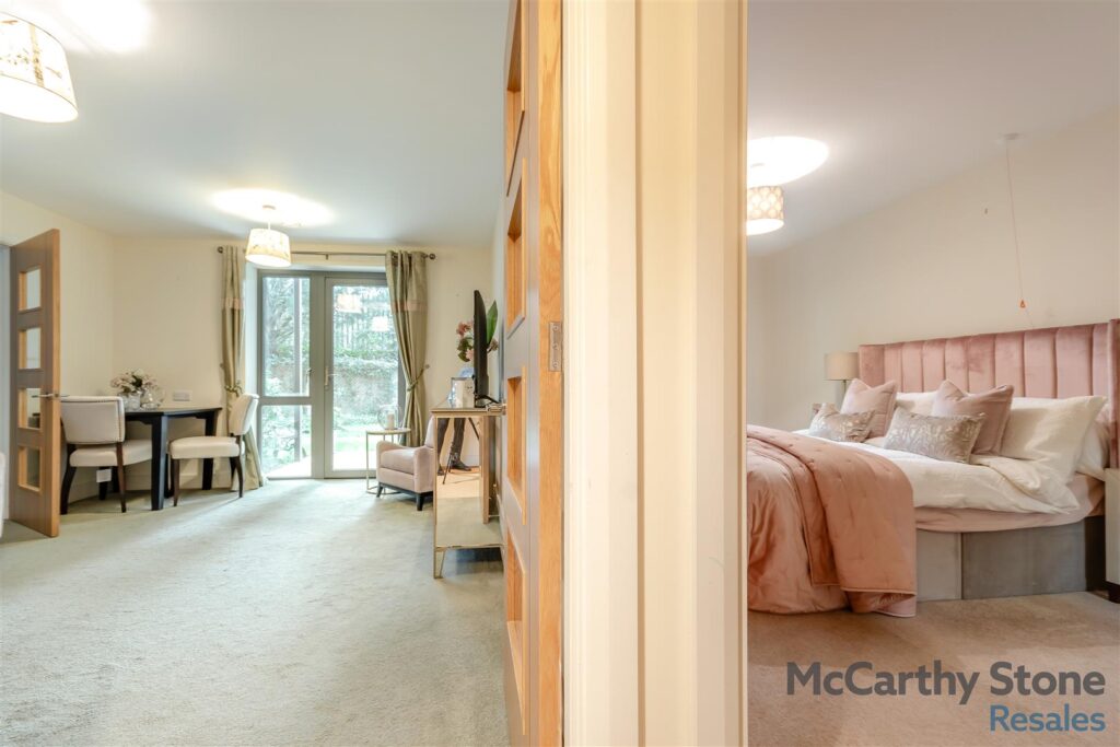 https://mccarthyandstoneresales.propertystream.co/properties/sale/uncategorized/cheltenham/jenner-court-st-georges-road-cheltenham/