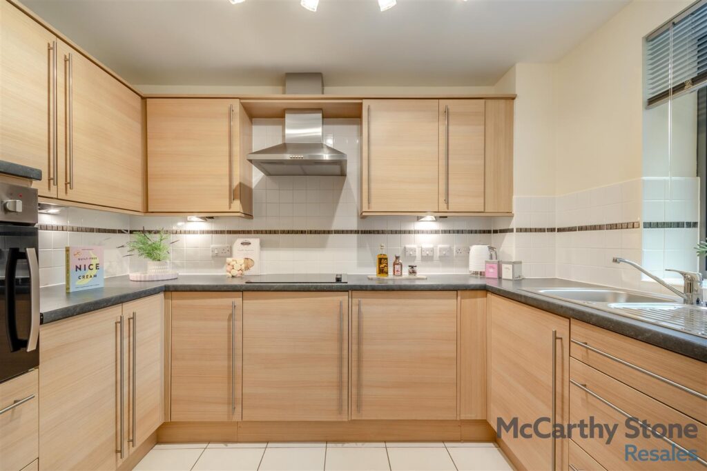 https://mccarthyandstoneresales.propertystream.co/properties/sale/uncategorized/cheltenham/jenner-court-st-georges-road-cheltenham/