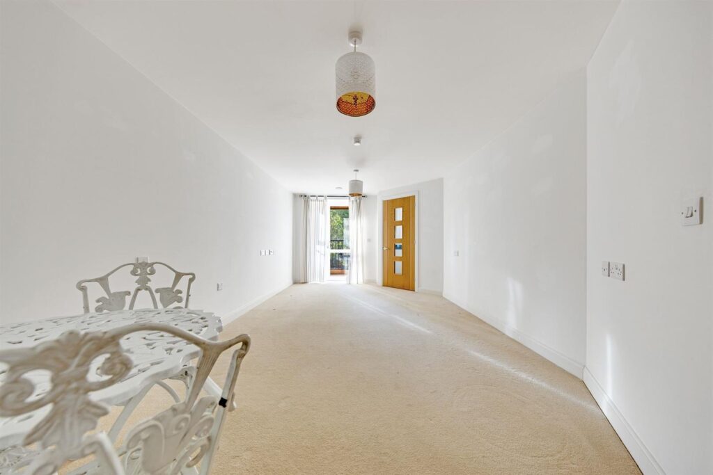 Birch Place, Dukes Ride, Crowthorne, RG45 6GT
