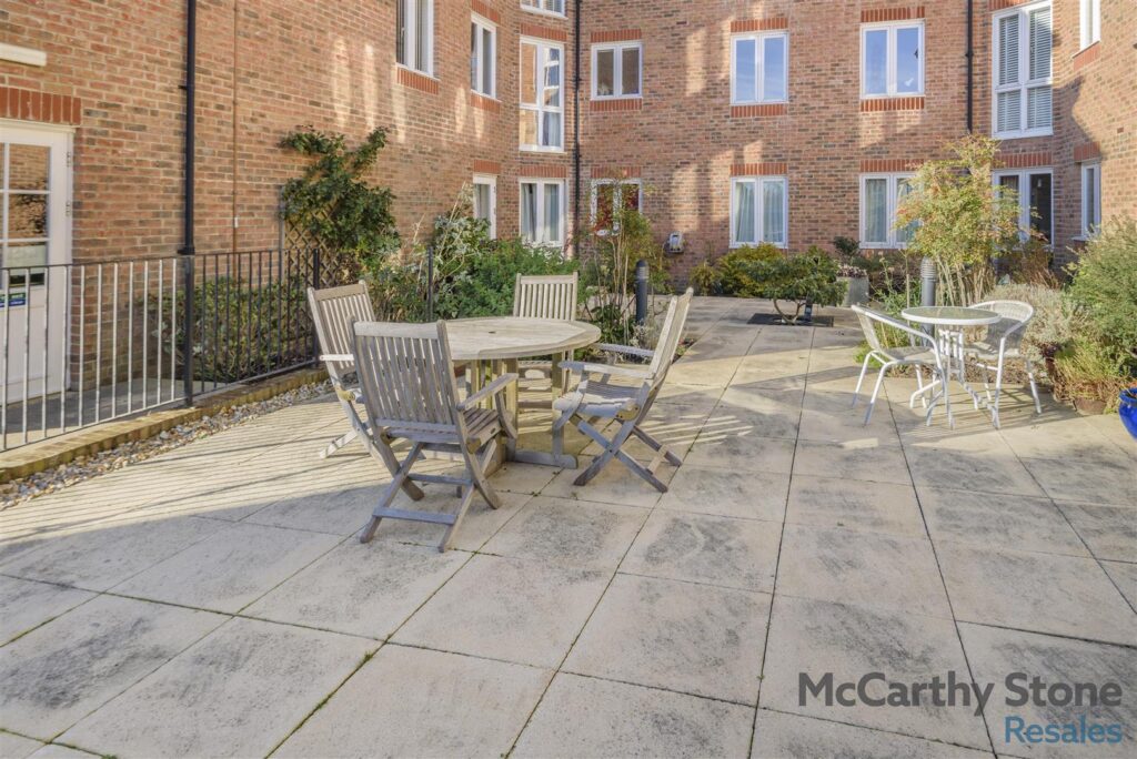 Caen Stone Court, Queen Street, Arundel