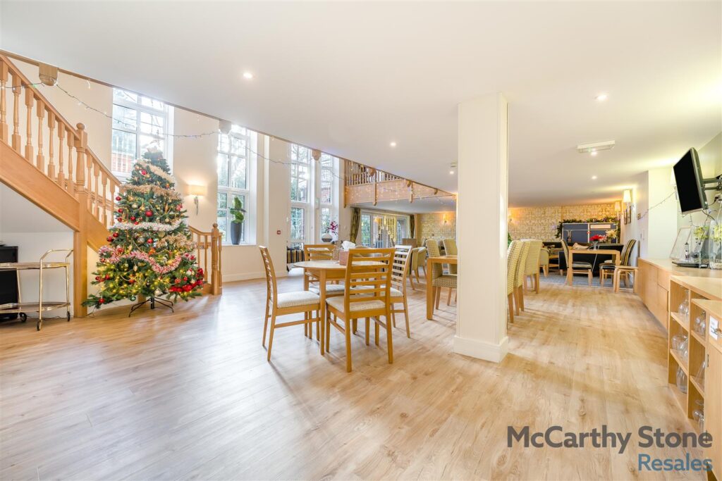 Holmes Place, Crowborough, TN6 2RS