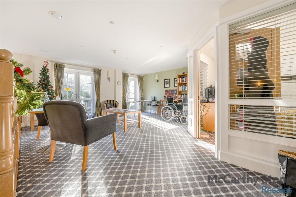 Holmes Place, Crowborough, TN6 2RS