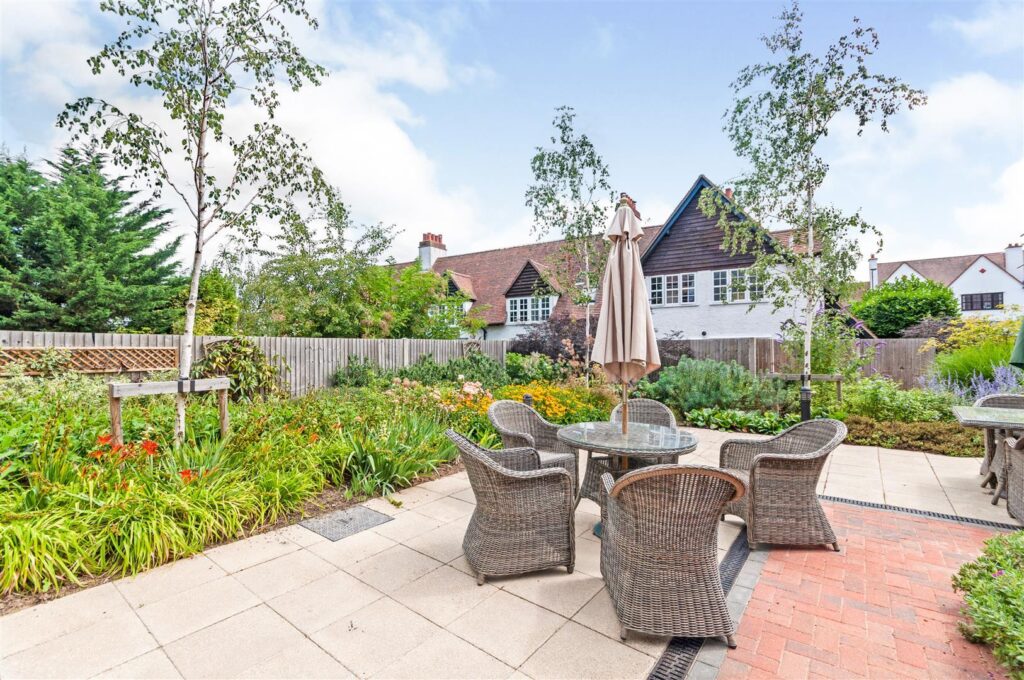 Le Jardin, 20-22 Station Road, Letchworth, Hertfordshire, SG6 3BA