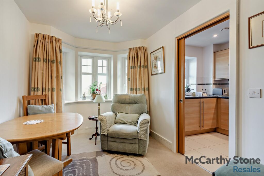 Holmes Place, Crowborough, TN6 2RS