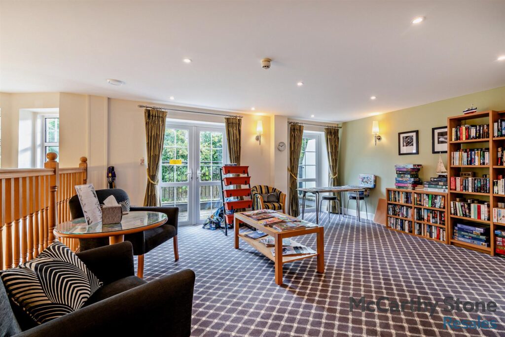 Holmes Place, Crowborough, TN6 2RS