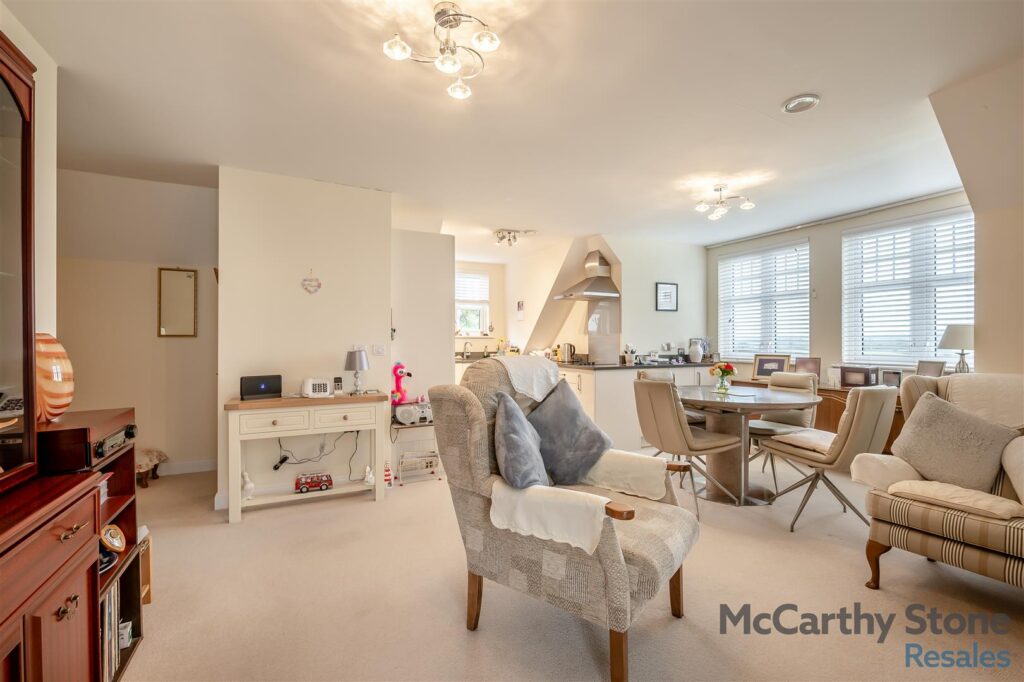 Orchard Gate, Banbury Road, Stratford-Upon-Avon, CV37 7HT