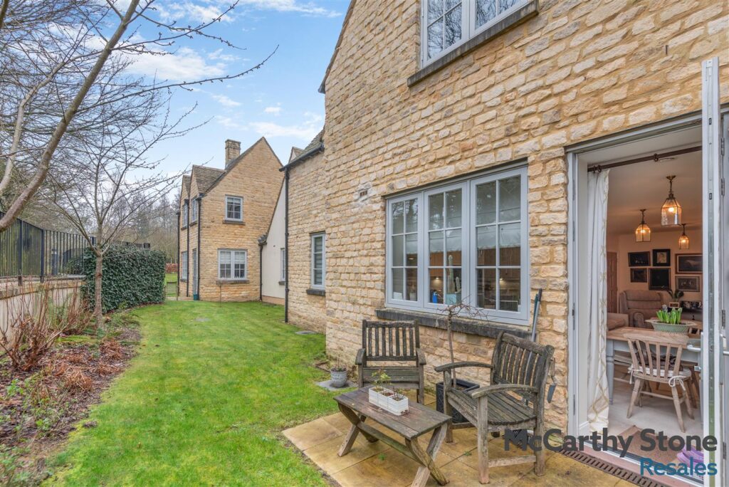 Hawkesbury Place, Fosseway, Stow on the Wold