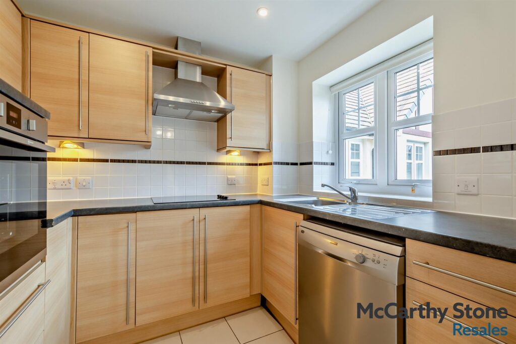 Holmes Place, Crowborough, TN6 2RS