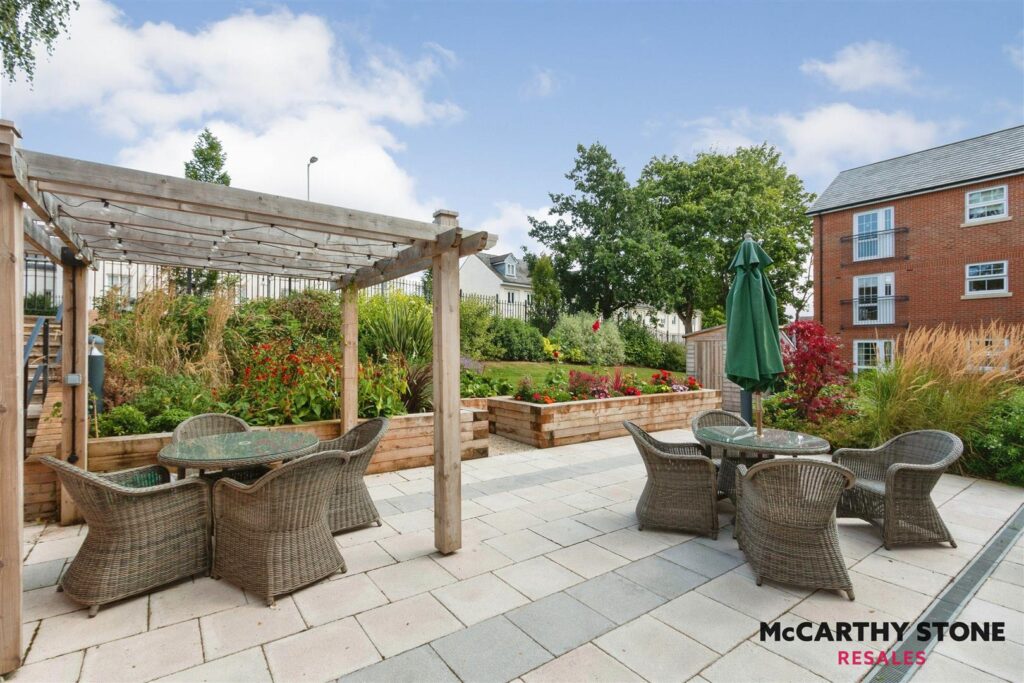 Queen Elizabeth Place, Orchard Lane, Alton, GU34 1GZ