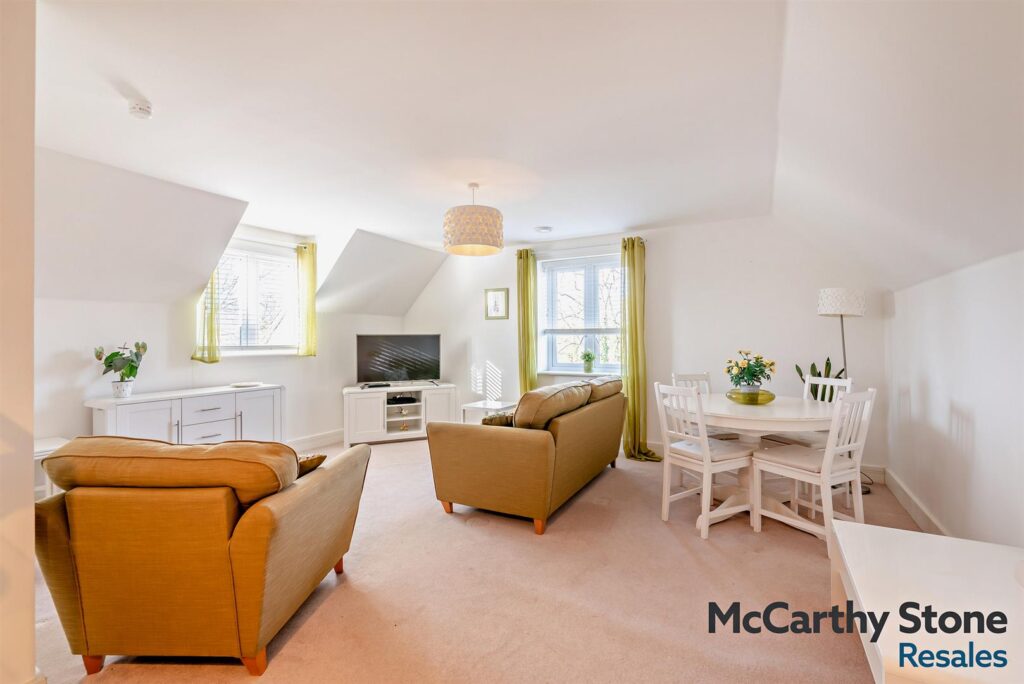 Abbotsmead Place, Caversham, Reading