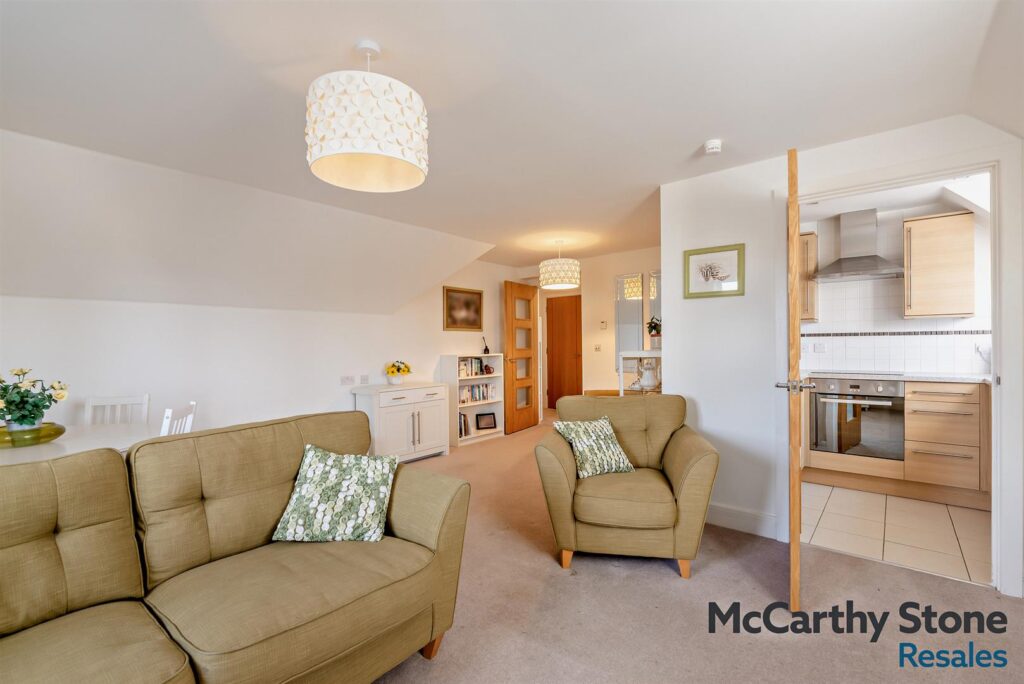 Abbotsmead Place, Caversham, Reading