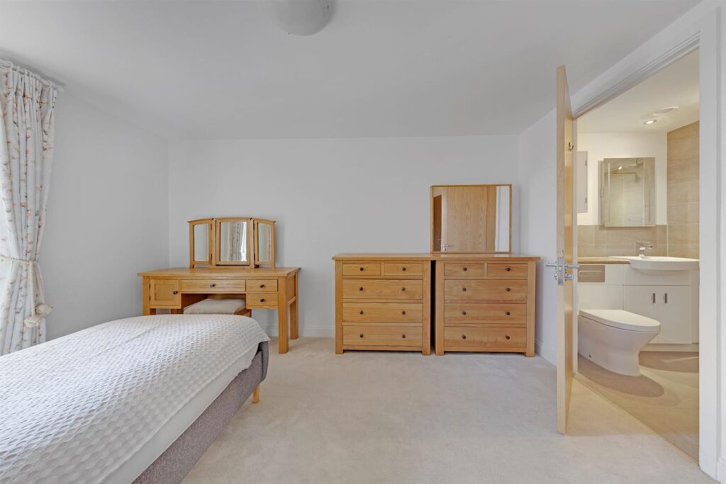 High Street, Cobham, KT11 3EB