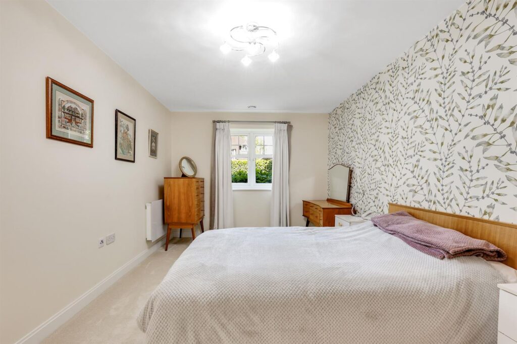 Addington Road, Sanderstead, South Croydon, CR2 8AX