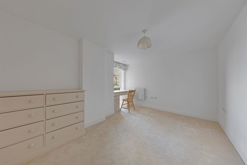 High Street, Cobham, KT11 3EB