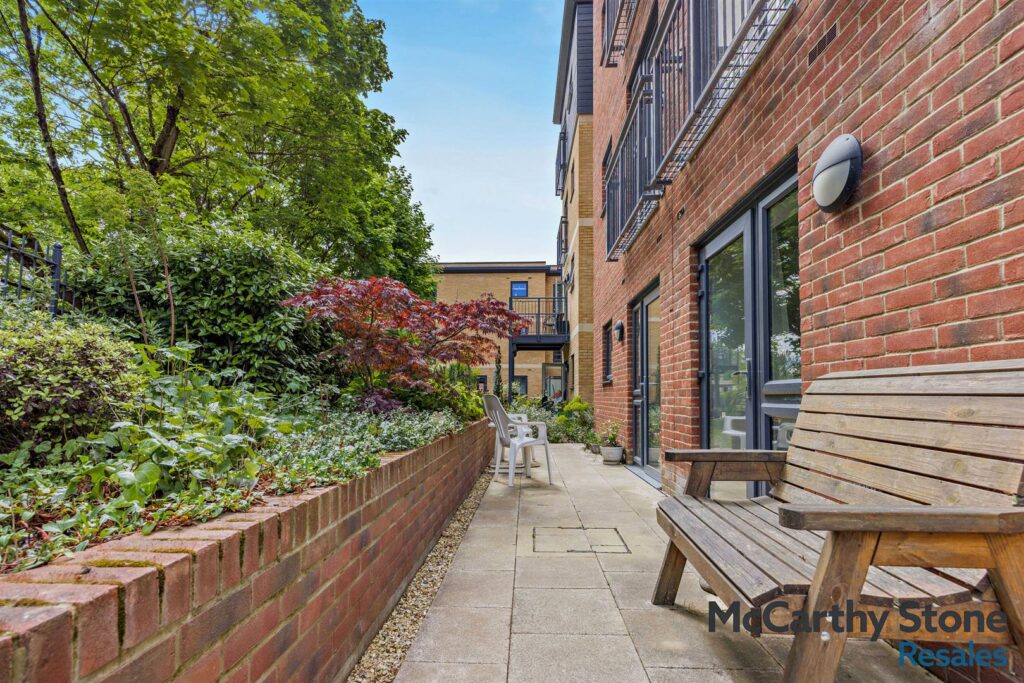 Turner Place, The Moors, Thatcham RG19 4AT