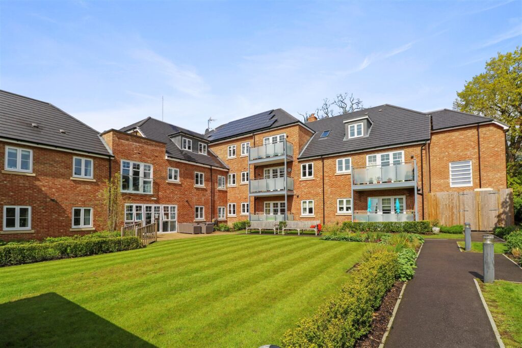 Addington Road, Sanderstead, South Croydon, CR2 8AX