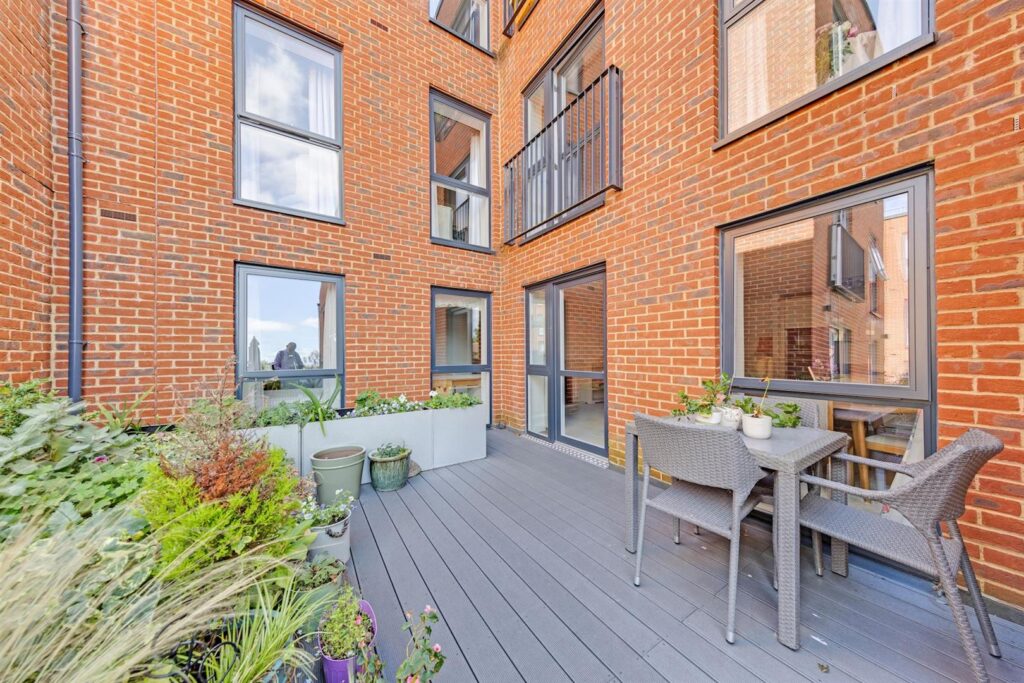 High Street, Cobham, KT11 3EB