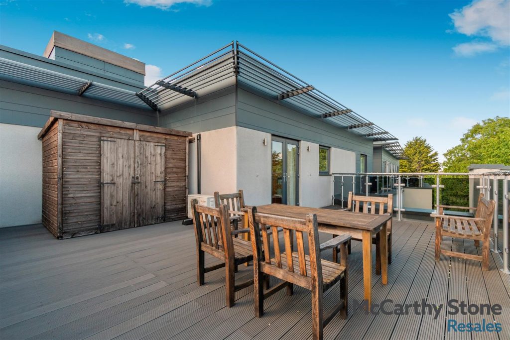 Wilford Lane, West Bridgford. Penthouse Apartment