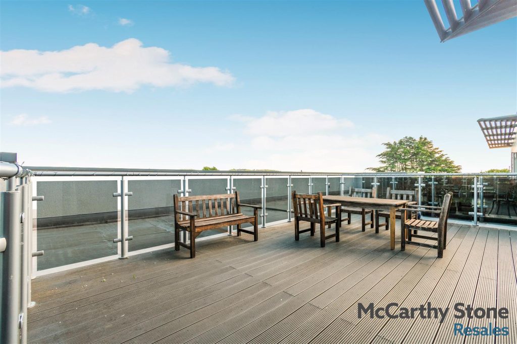 Wilford Lane, West Bridgford. Penthouse Apartment