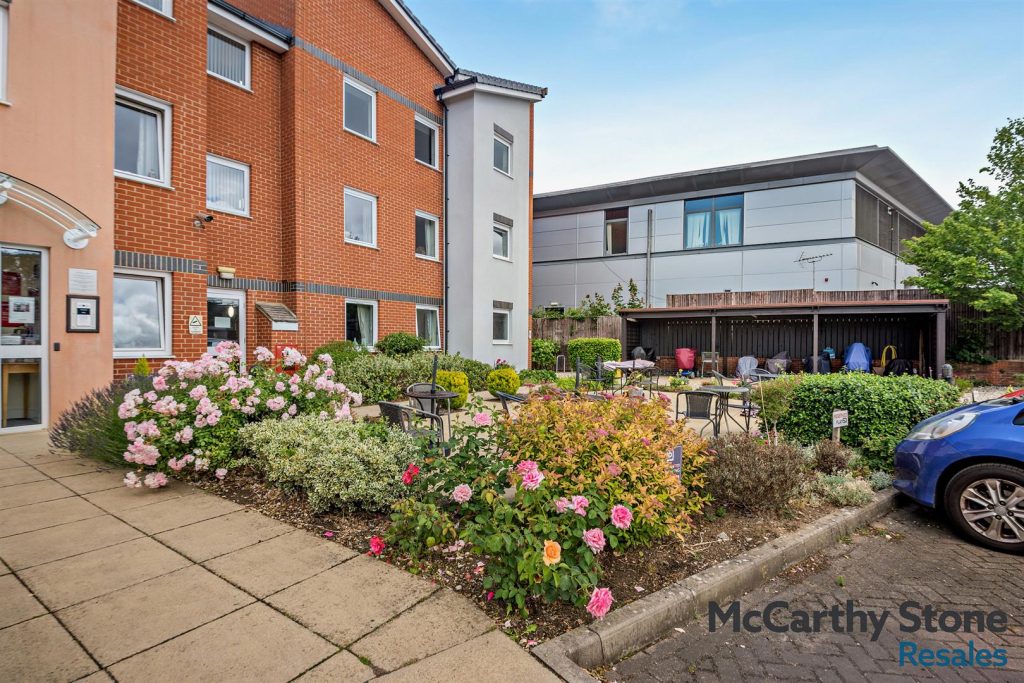 Benedict Court, Western Avenue, Newbury, Berkshire, RG14 1AR