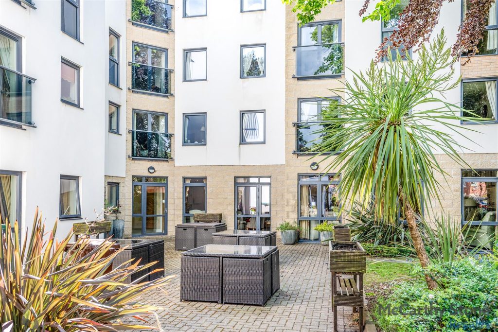 35 Wilton Court, Southbank Road, Kenilworth