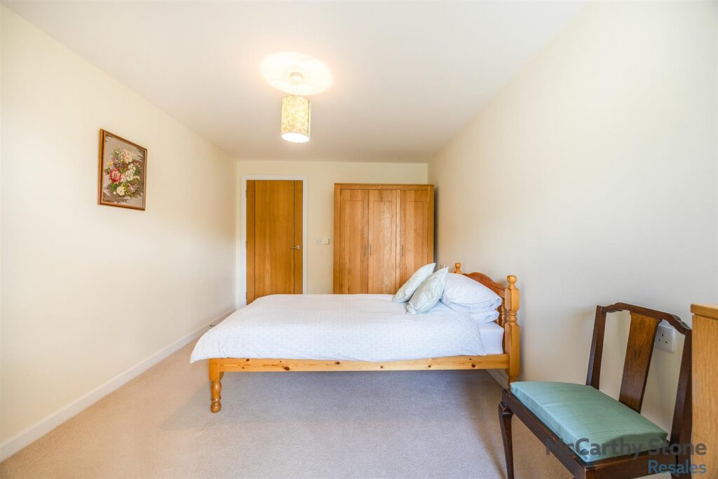 Merrilees Gate, 50 Baberton Avenue, Juniper Green, EH14 5DU
