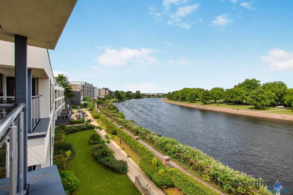 Wilford Lane, West Bridgford. Penthouse Apartment
