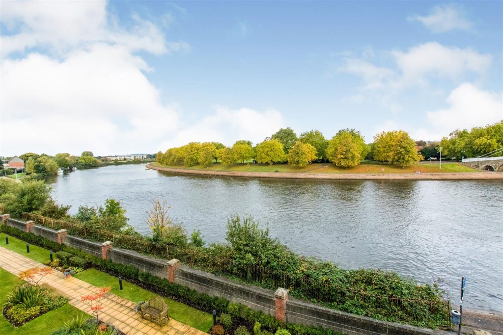 Wilford Lane, West Bridgford. Penthouse Apartment