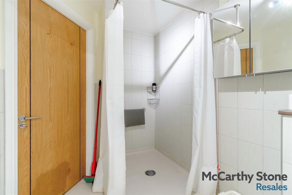 Wilford Lane, West Bridgford. Penthouse Apartment