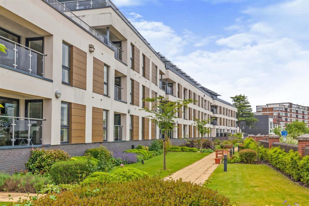 Wilford Lane, West Bridgford. Penthouse Apartment