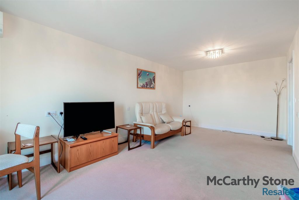Wilford Lane, West Bridgford. Penthouse Apartment
